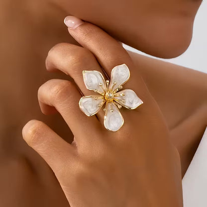 Bague Floral en Émail – Sophistication et Charme pour Chaque Instant